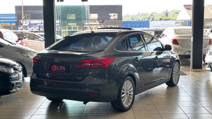 Ford Focus 2.0 TITANIUM 16V FLEX 4P AUTOMÁTICO